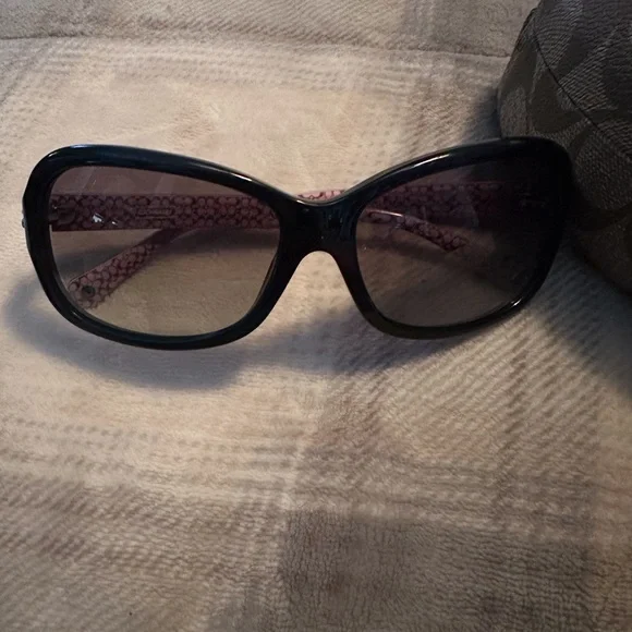 Coach sunglasses with case and wristlet. Never used - Picture 6 of 8